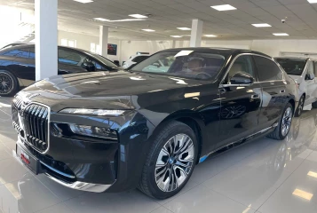 BMW i7 2023